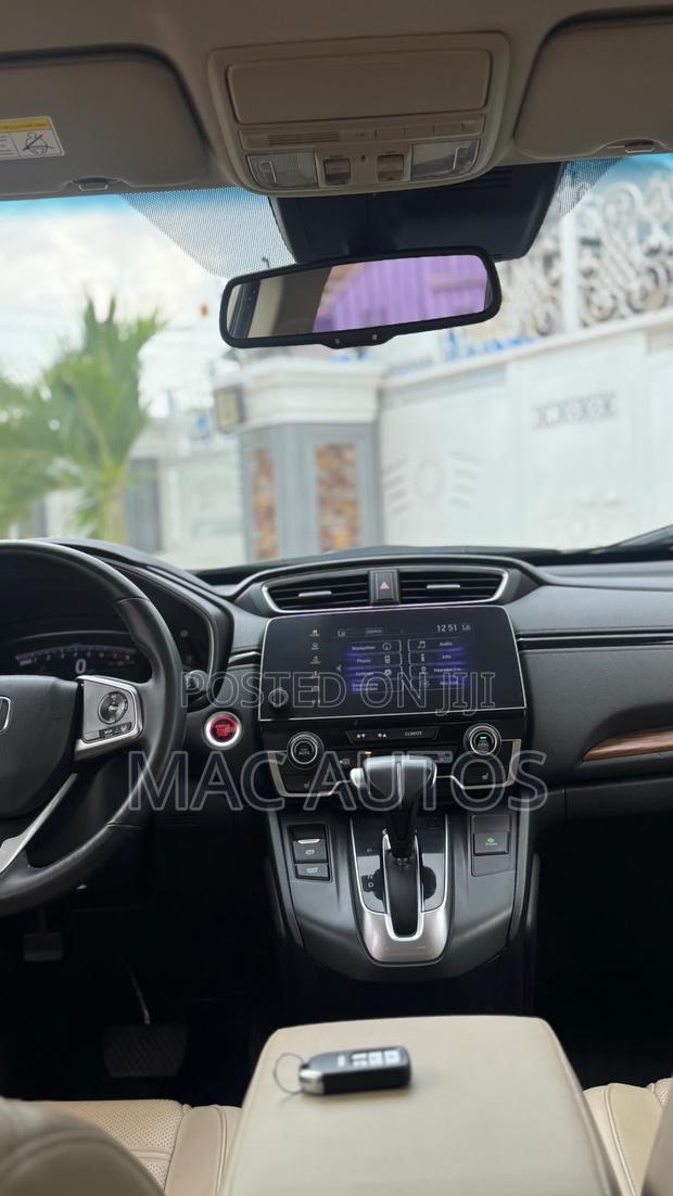 Honda CR-V Touring AWD 2018 Beige photo 8