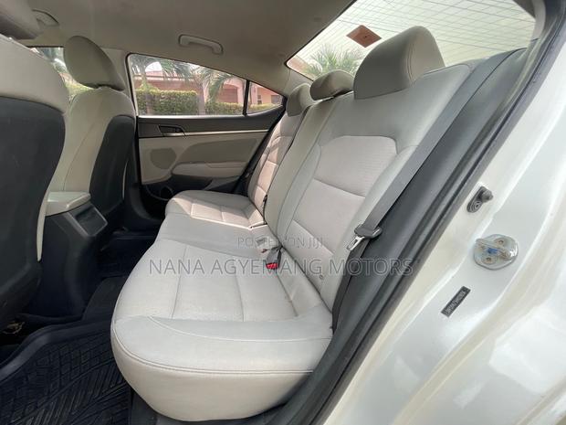 Hyundai Elantra SE Sedan FWD (2.0L 4cyl 6M) 2017 White