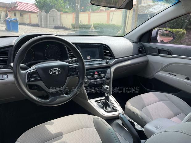 Hyundai Elantra SE Sedan FWD (2.0L 4cyl 6M) 2017 White