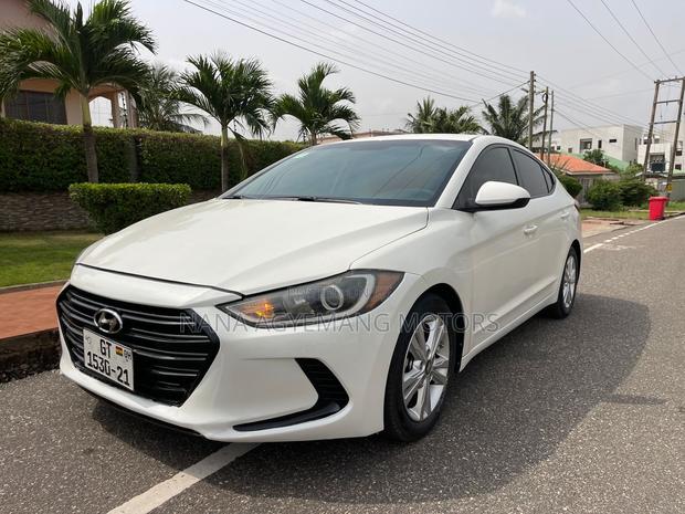 Hyundai Elantra SE Sedan FWD (2.0L 4cyl 6M) 2017 White