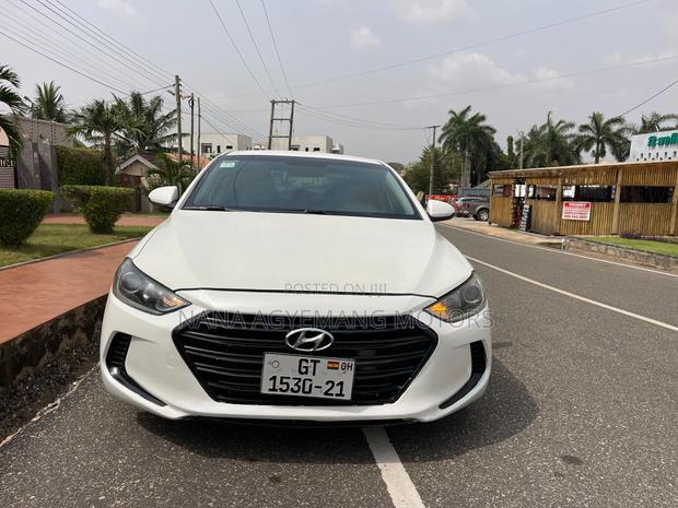 Hyundai Elantra SE Sedan FWD (2.0L 4cyl 6M) 2017 White