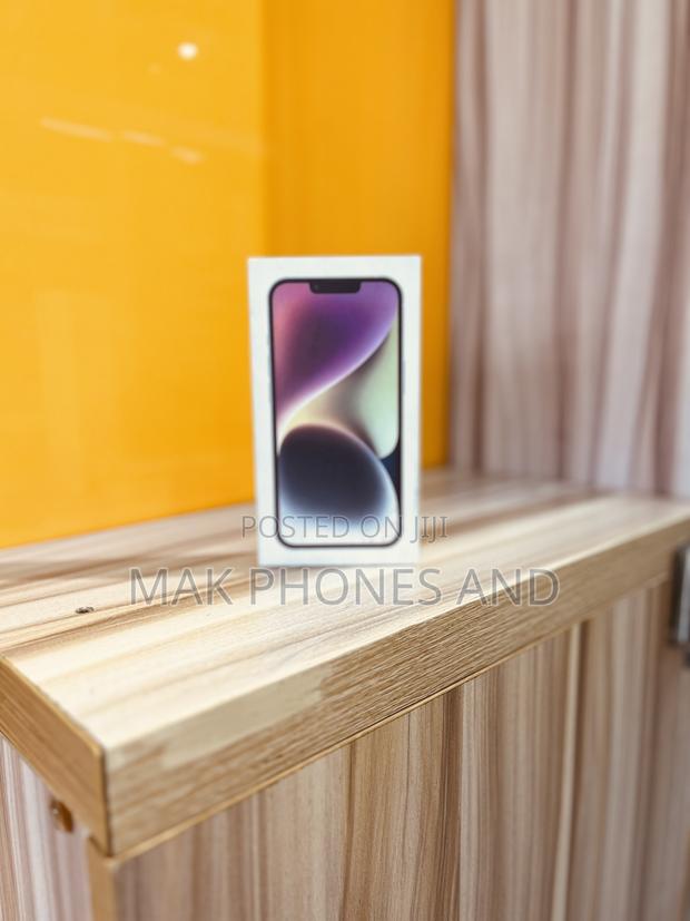 New Apple iPhone 14 128 GB Silver photo 2