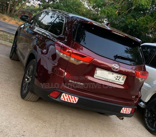 Rent 2018 Toyota Highlander · Photo 2
