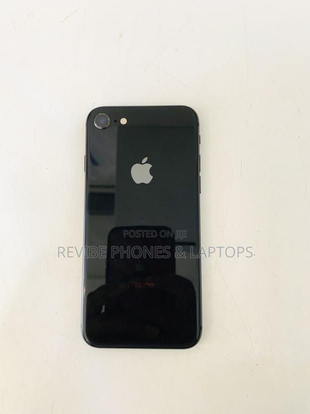 Apple iPhone 8 64 GB Black photo 3