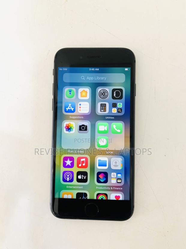 Apple iPhone 8 64 GB Black photo 4