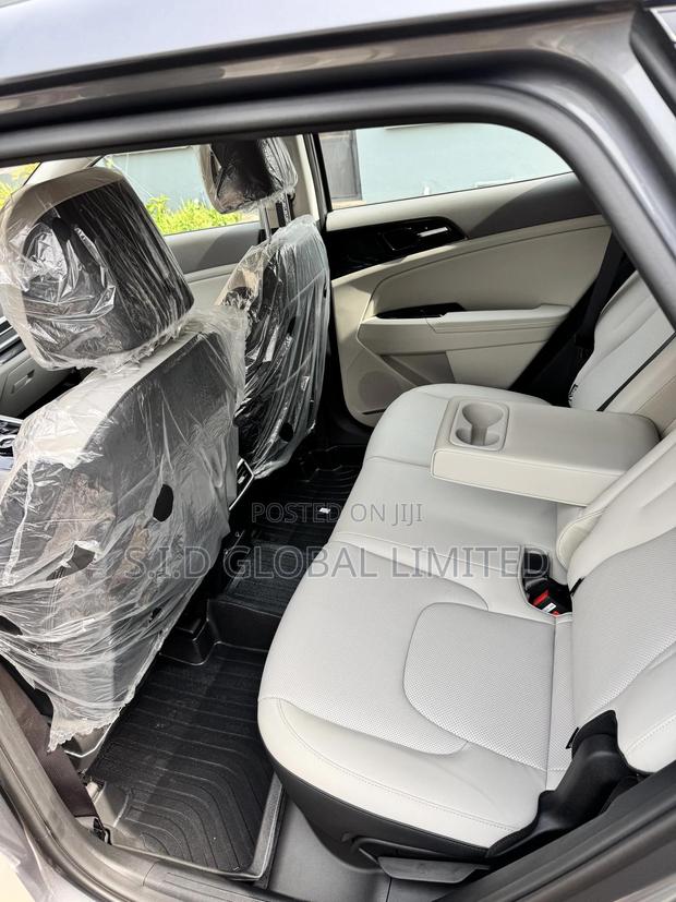 New Kia Sportage 2025 Silver photo 4