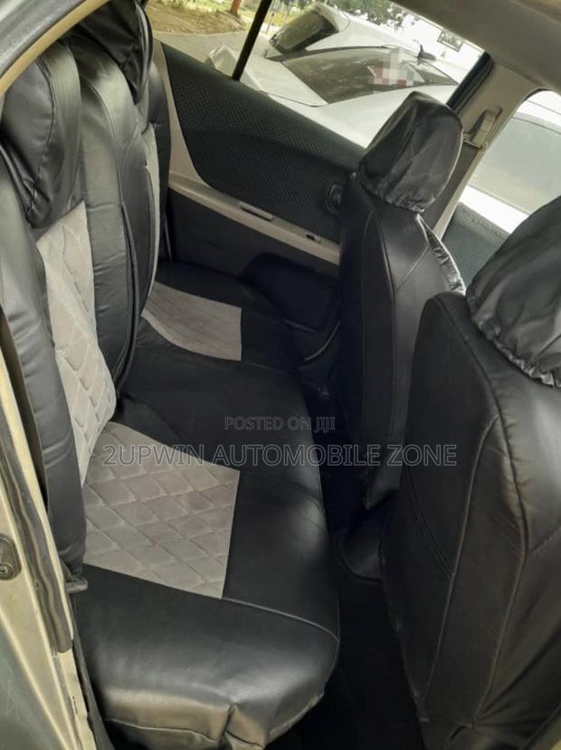 Toyota Vitz 1.5 FWD 5dr 2010 Gray photo 4