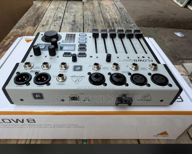 Flow 8 Digital Mixer · Photo 4