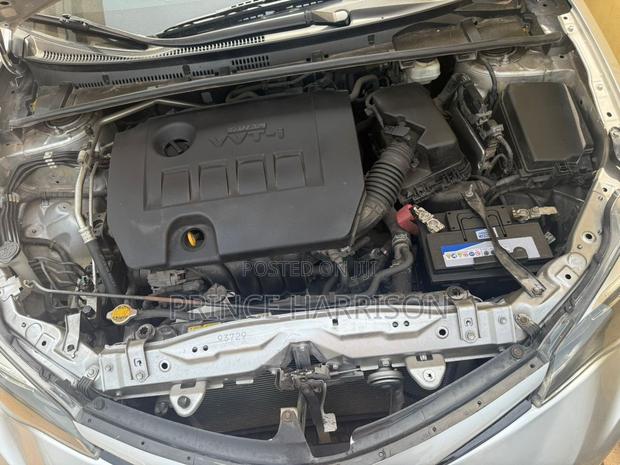 Toyota Corolla LE ECO 4dr Sedan (1.8L 4cyl CVT) 2017 Silver