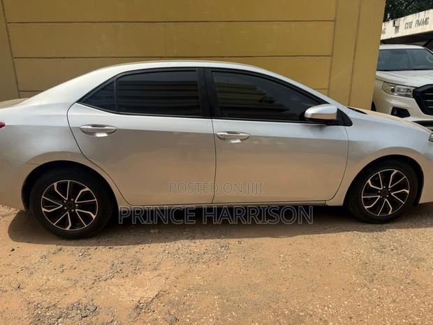Toyota Corolla LE ECO 4dr Sedan (1.8L 4cyl CVT) 2017 Silver