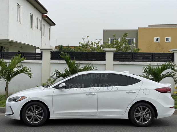 Hyundai Elantra SE 2018 White photo 3