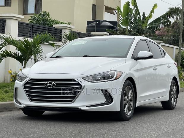 Hyundai Elantra SE 2018 White photo 2