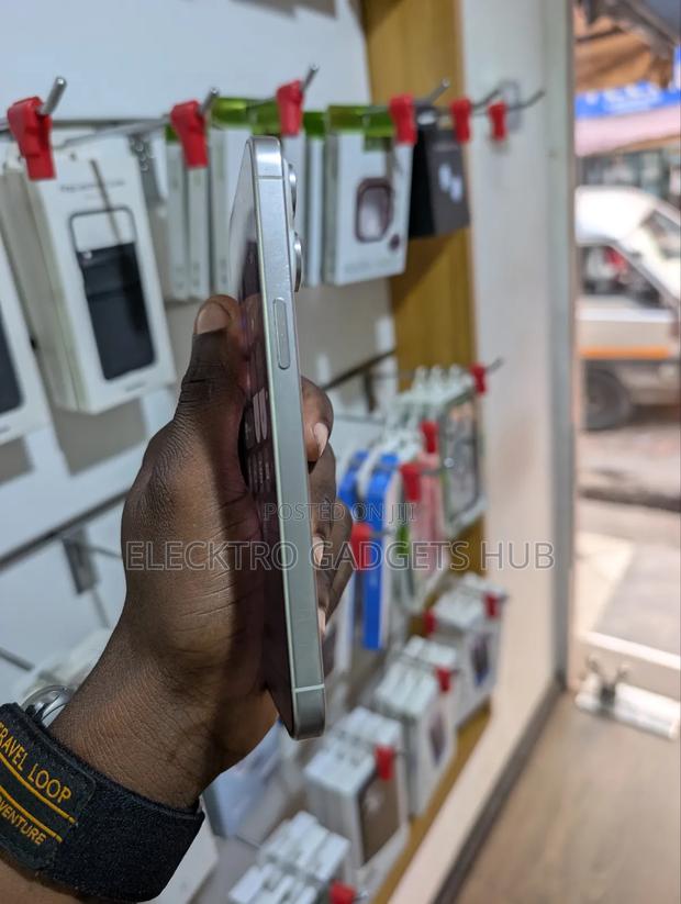 Apple iPhone 15 Pro Max 256 GB White photo 5