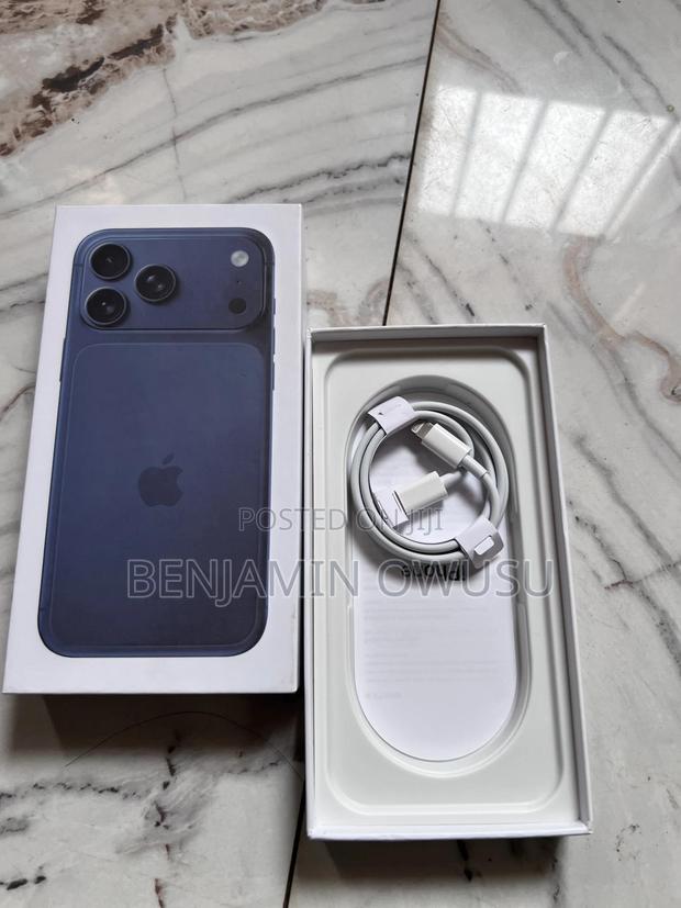 New Apple iPhone XR 128 GB Blue photo 2