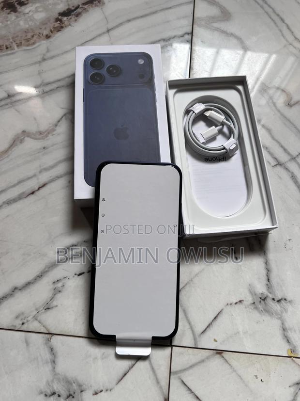 New Apple iPhone XR 128 GB Blue photo 3