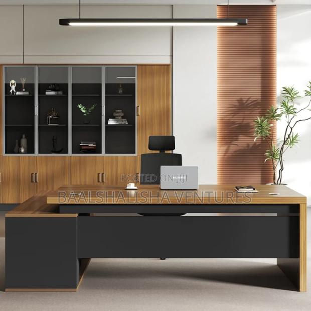 Office Desk/Table Rams Wrender Perted