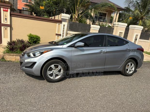 Hyundai Elantra 2015 Silver photo 2