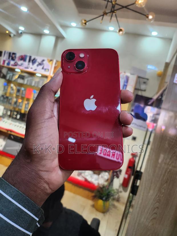 Apple iPhone 13 128 GB Red photo 4