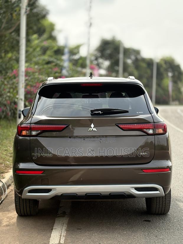 Mitsubishi Outlander SEL 2022 Brown