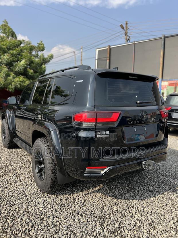 New Toyota Land Cruiser LC300 2025 Black photo 4