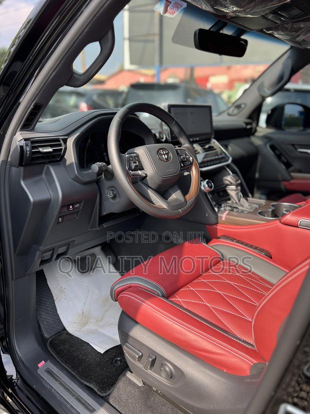 New Toyota Land Cruiser LC300 2025 Black photo 10