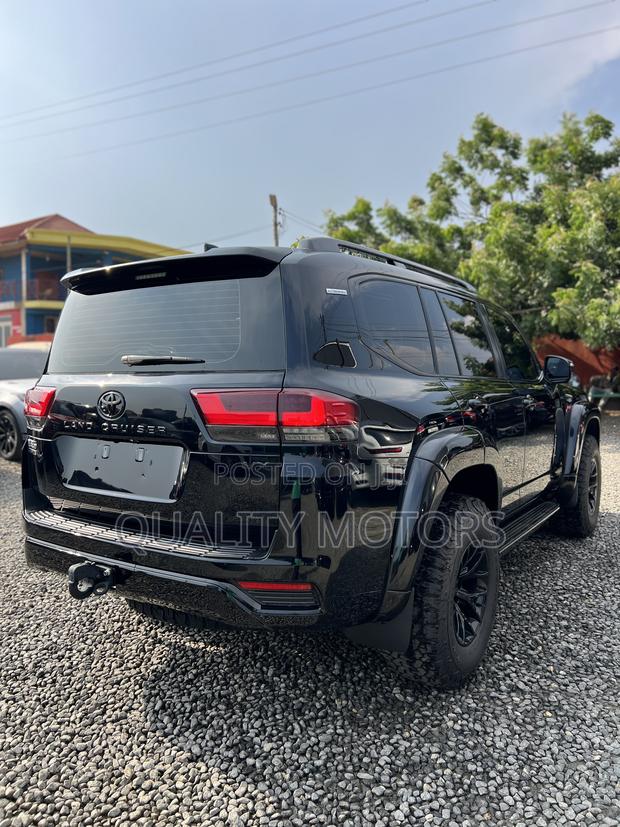 New Toyota Land Cruiser LC300 2025 Black photo 6
