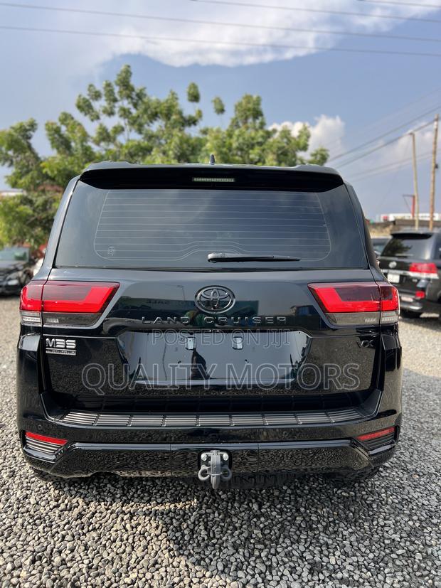 New Toyota Land Cruiser LC300 2025 Black photo 5