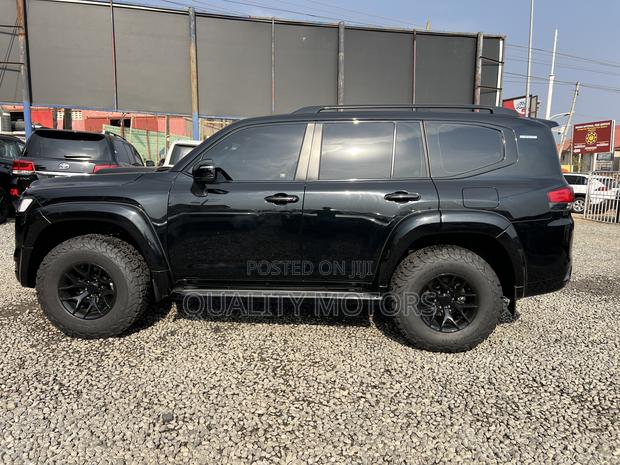 New Toyota Land Cruiser LC300 2025 Black photo 7