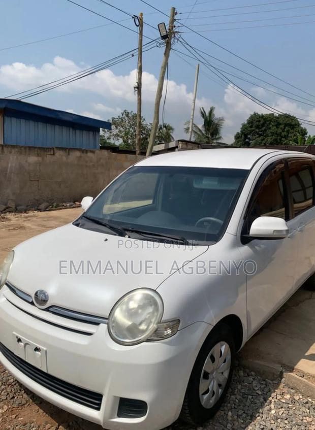 Toyota Sienta 2011 White