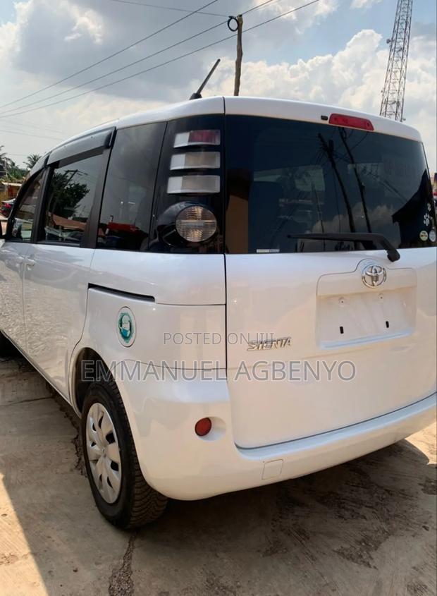 Toyota Sienta 2011 White