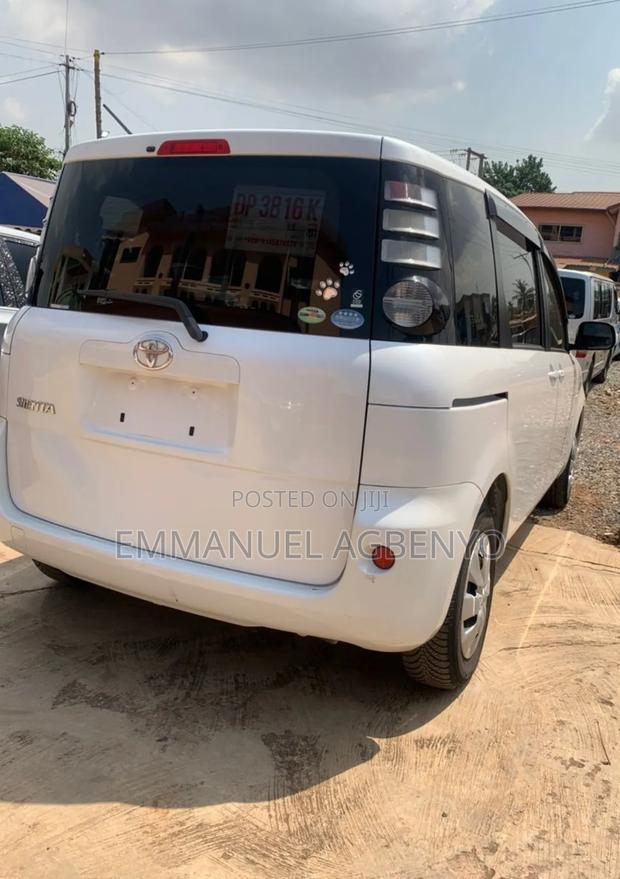 Toyota Sienta 2011 White