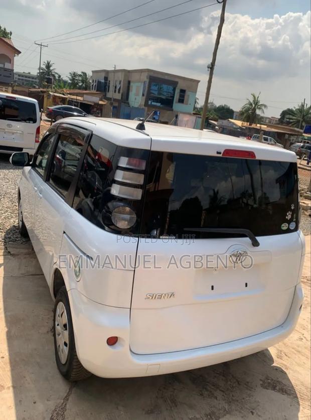 Toyota Sienta 2011 White
