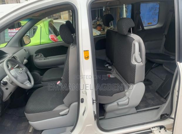 Toyota Sienta 2011 White