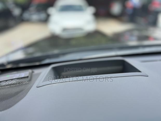 Toyota Land Cruiser LC300 2025 Black photo 12