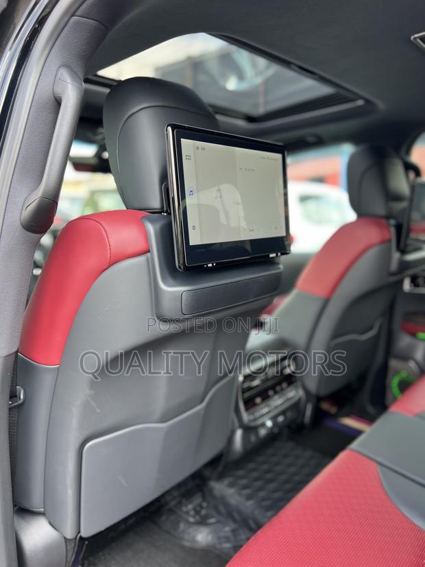 Toyota Land Cruiser LC300 2025 Black photo 10