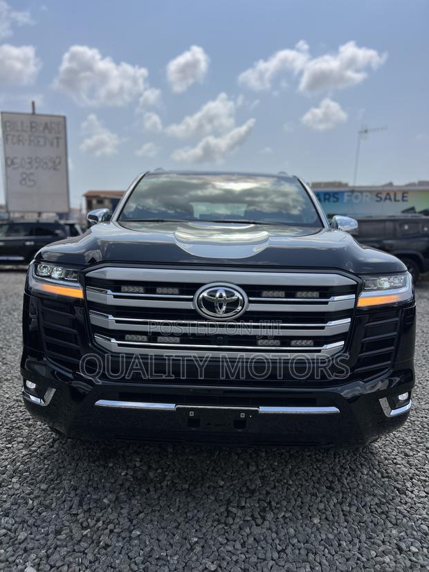 Toyota Land Cruiser LC300 2025 Black