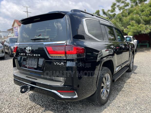 Toyota Land Cruiser LC300 2025 Black photo 6