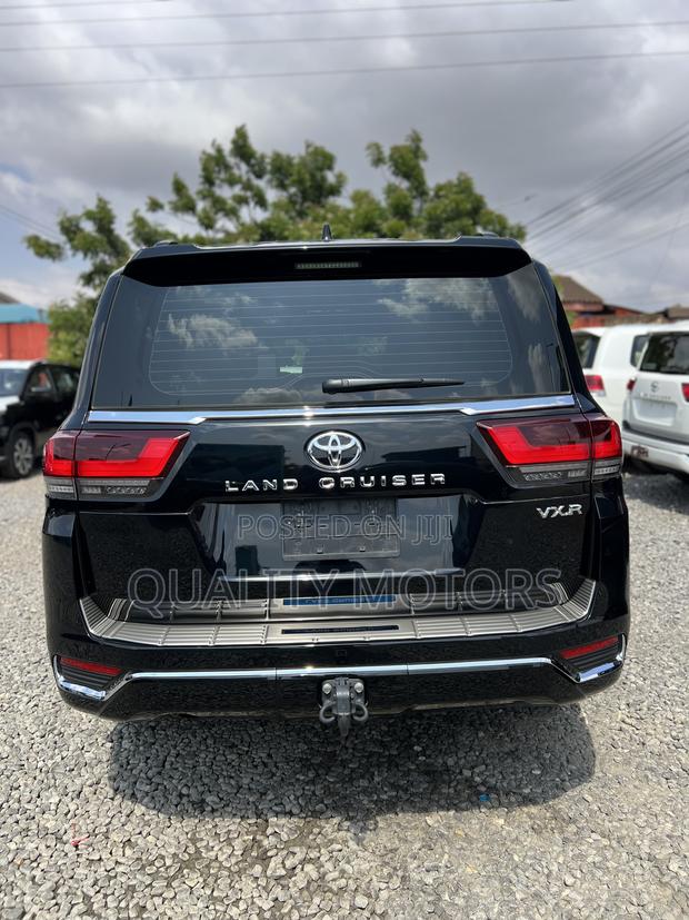 Toyota Land Cruiser LC300 2025 Black photo 5