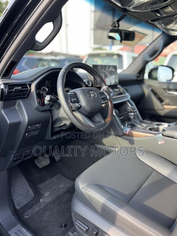 New Toyota Land Cruiser LC300 2025 Black photo 7