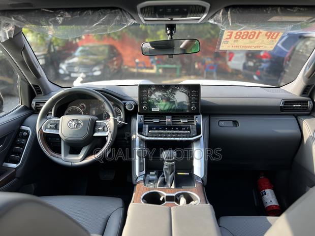 New Toyota Land Cruiser LC300 2025 Black photo 14