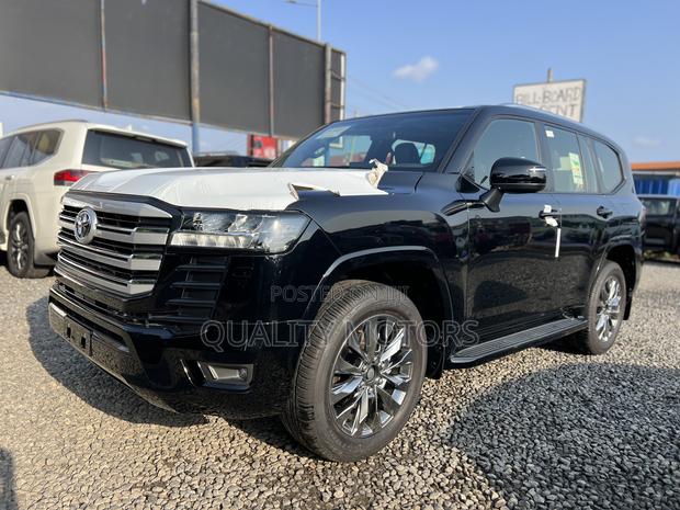 New Toyota Land Cruiser LC300 2025 Black photo 3