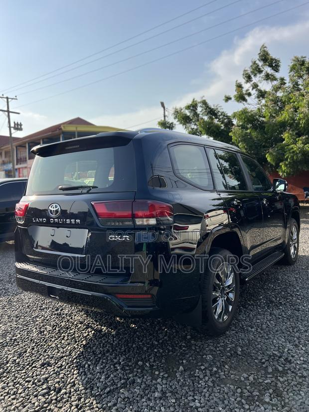 New Toyota Land Cruiser LC300 2025 Black photo 4
