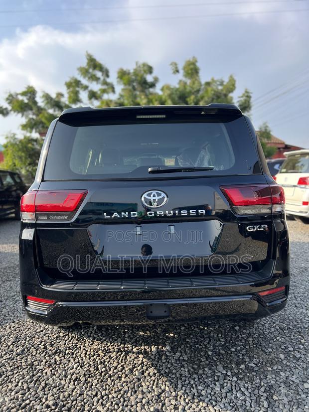 New Toyota Land Cruiser LC300 2025 Black photo 5