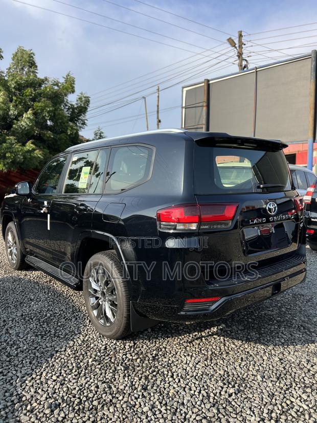 New Toyota Land Cruiser LC300 2025 Black photo 6