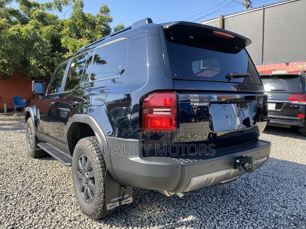 New Toyota Land Cruiser LC250 2025 Black photo 4