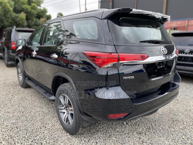 New Toyota Fortuner 2025 Black photo 4