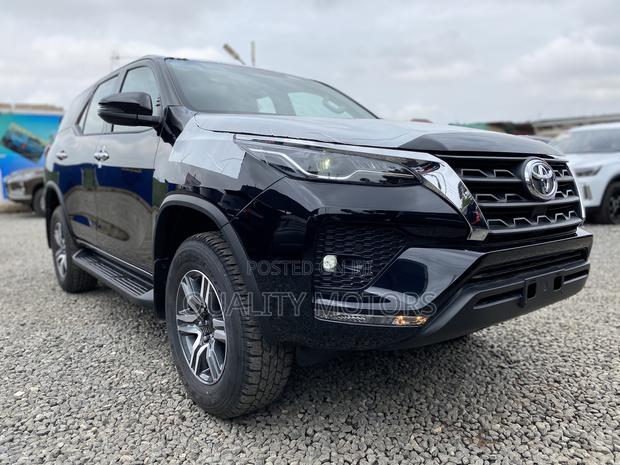 New Toyota Fortuner 2025 Black photo 2