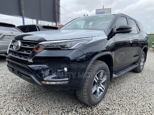 New Toyota Fortuner 2025 Black photo 3