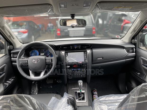 New Toyota Fortuner 2025 Black photo 12