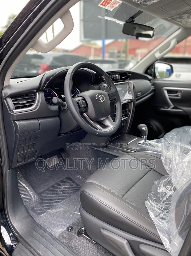 New Toyota Fortuner 2025 Black photo 7
